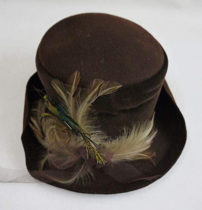 1940's brown felt hat with feathered detail and turned up rim - Image 2 of 2