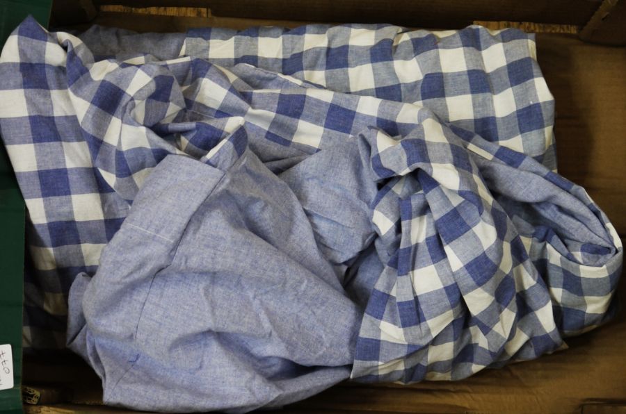 Assorted damask and other table linen and a circular wipe down tablecloth of Orla Kiely style design - Image 2 of 2