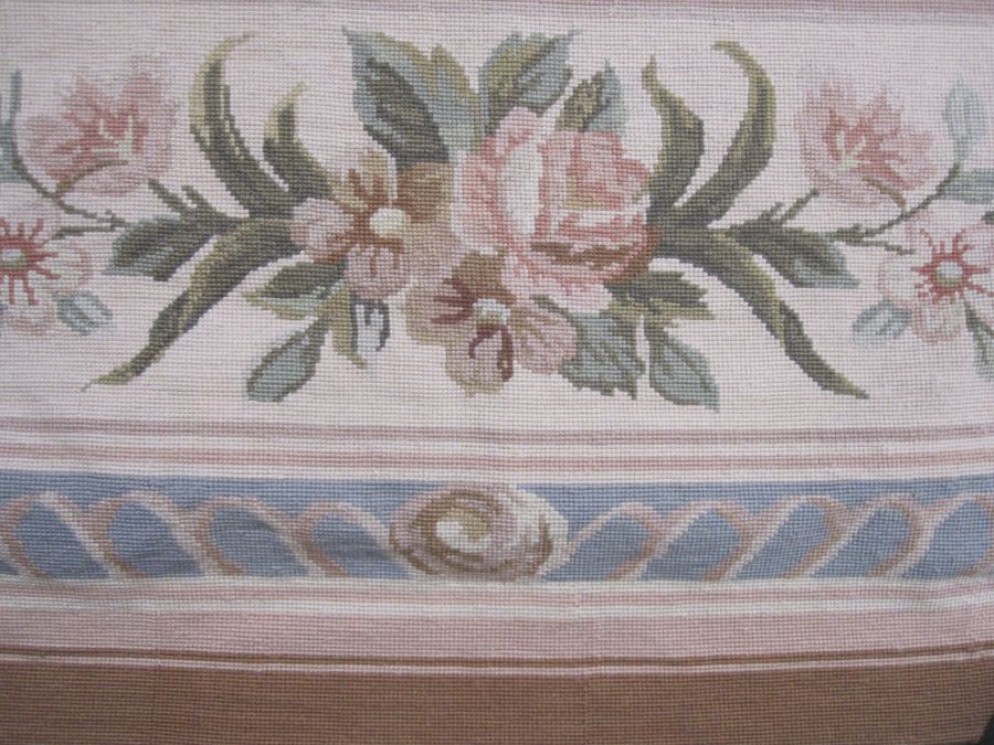 Large modern machine needlepoint carpet/rug, mainly pinks, pale blues, patterned with roses, - Image 7 of 8