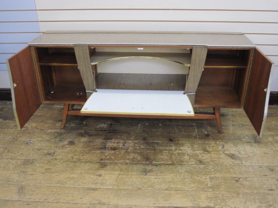 Mid 20th century melamine sideboard with full front flanked by pair of cupboards and two drawers - Image 2 of 5