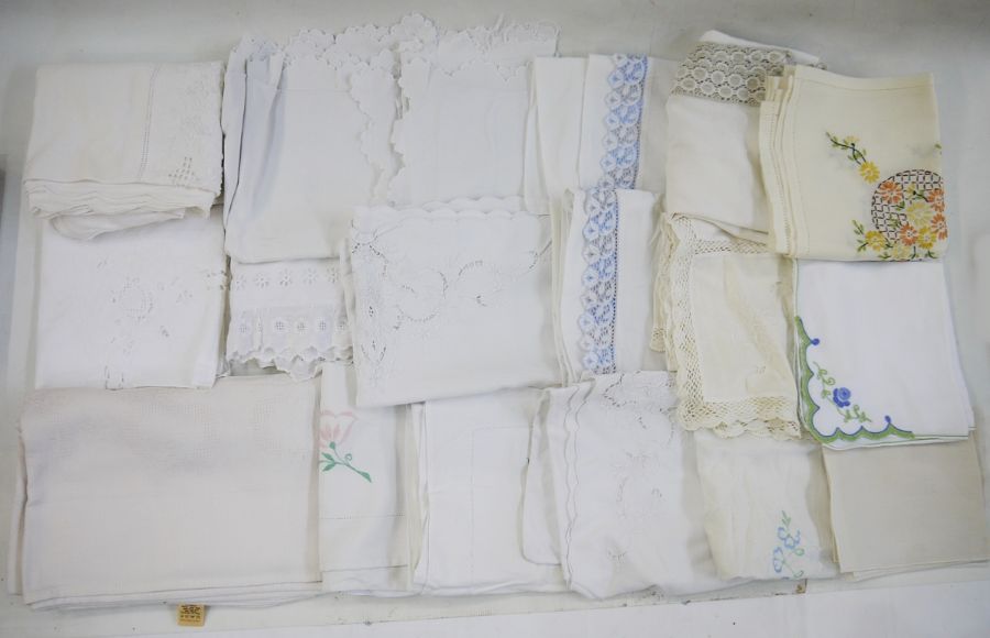 Quantity of assorted table linen to include damask, embroidered, etc (1 box)