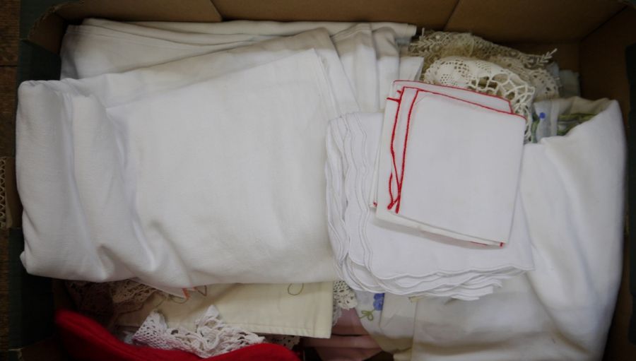 Quantity of assorted table linen to include damask, embroidered, etc (1 box) - Image 2 of 2