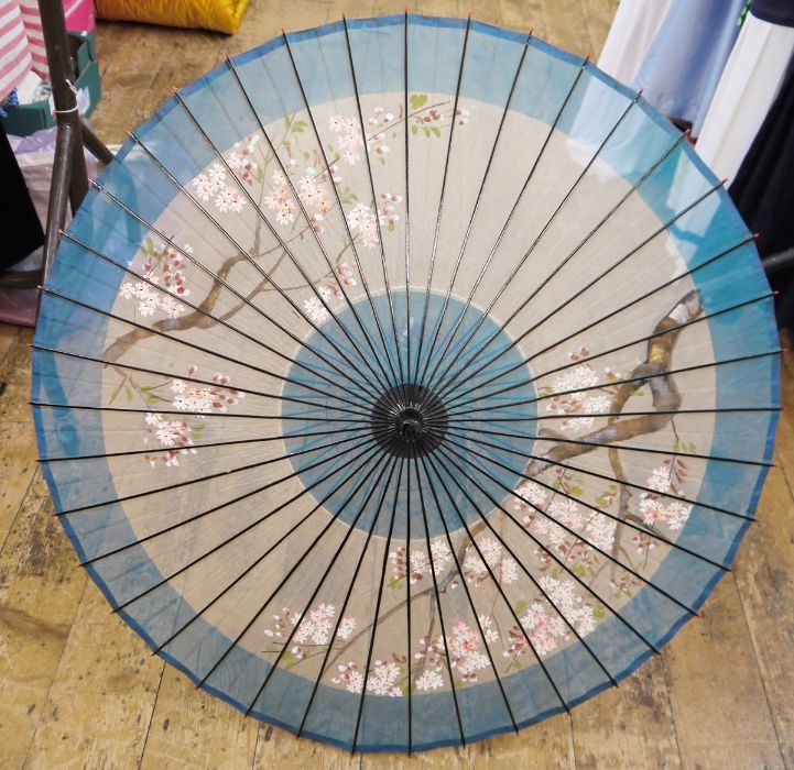 Oriental mid-20th century parasol, black lacquer sticks with painted organza body, coloured - Image 2 of 2