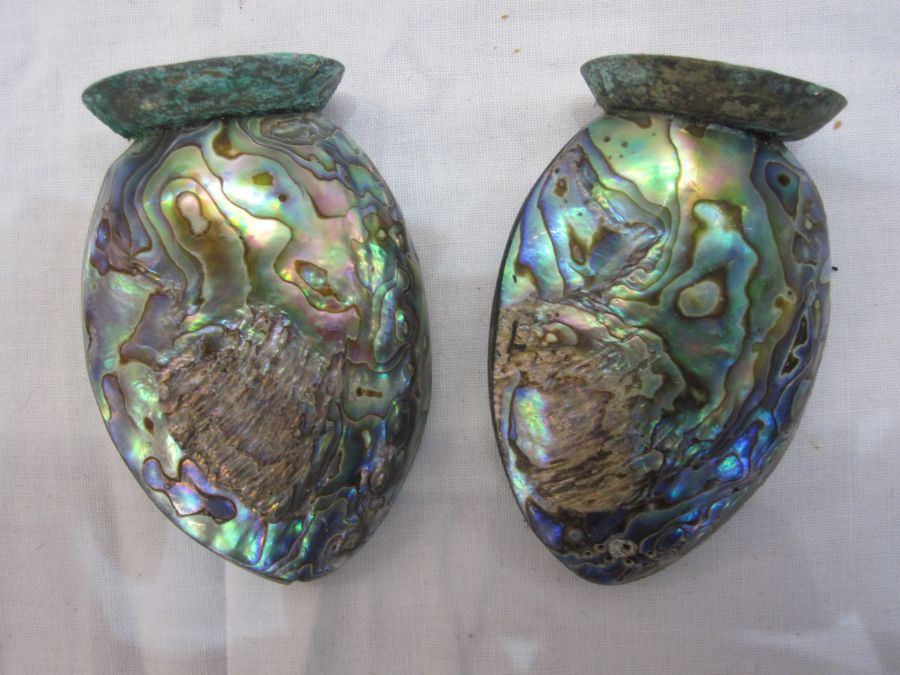 Pair of abalone shell salt and pepper shakers, 8cm high (2)