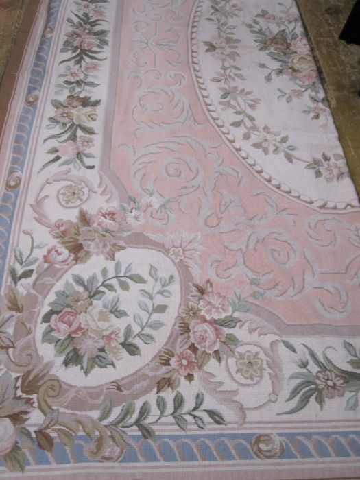 Large modern machine needlepoint carpet/rug, mainly pinks, pale blues, patterned with roses, - Image 4 of 8