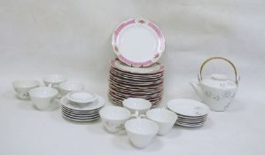 Noritake teaware to include teapot, cups and saucers and a set of modern Chinese plates (39)