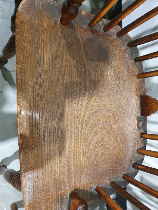 Pair of late 19th/early 20th century elm and yew windsor chairs, probably North East England/ - Image 19 of 23