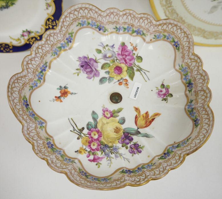 Continental Meissen-style pedestal bowl with floral decoration, a Minton decorative plate and a - Image 2 of 5