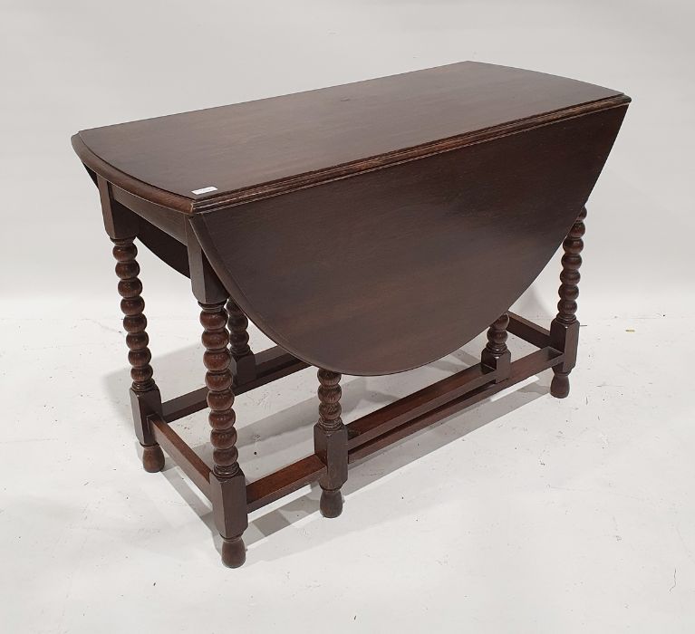 20th century oak oval top gateleg table on barleytwist supports, 102cm x 50cm x 73cm