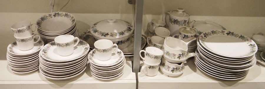 Noritake Barossa part tea and dinner service to include tureens, teacups, saucers, plates, etc (86)