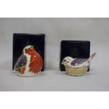 Royal Crown Derby paperweight in the form of a robin, with gold button to base and a Royal Crown