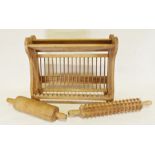 Pine plate rack and two rolling pins (3)