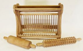 Pine plate rack and two rolling pins (3)