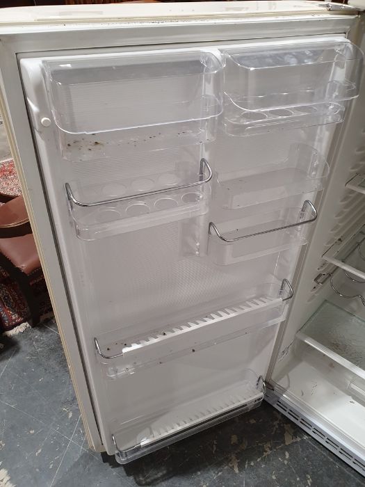 Modern Smeg fridge freezer in retro 1950's style Condition ReportSome marks to outside, in need of a - Image 12 of 15