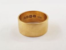 18ct gold broad wedding ring, plain, 6g approx.