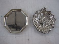Silver octagonal pin tray and silver a leaf-pattern pin tray (2)