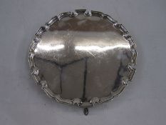 Plain silver salver with piecrust rim and on four scroll feet, London, Edward Barnard and Sons Ld,