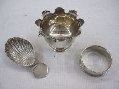 Silver shell-bowl caddy spoon, Sheffield 1942, a silver  miniature urn with scalloped everted rim