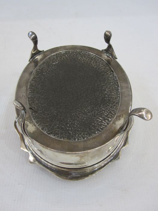 Silver dressing table jewellery box by Lee & Wigfull, Sheffield 1910, of shaped oval form with - Image 3 of 3