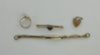 9ct gold double scale link watch strap, 8.6g approx. (damaged), a 9ct gold cameo ring, a 9ct gold