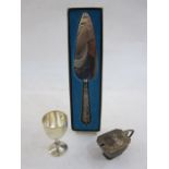 Cake slice with queens pattern silver-cased handle, a silver mustard pot with blue glass liner and a