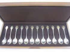 RSPB spoon collection set of 12 silver spoons by John Pinches, London 1975/76, each with a silver-