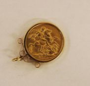 1913 gold sovereign in a 9ct gold pendant mount Condition ReportApprox 9.7g
