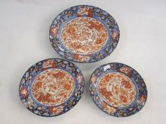 Set of three Japanese imari porcelain dishes, oval and graduated, each centred by a kylin in iron-