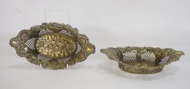 Pair of silver-plated sweetmeat dishes with pierced decoration, cherubs on the base (copper