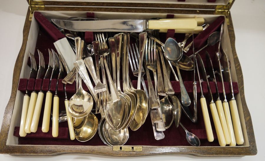 Silver-plated canteen marked Ryals, in fitted box, with bone-handled knives - Image 2 of 3