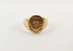 Lady's gold-coloured metal signet ring with crest, 5g approx. Condition ReportApprox size 'H1/2'