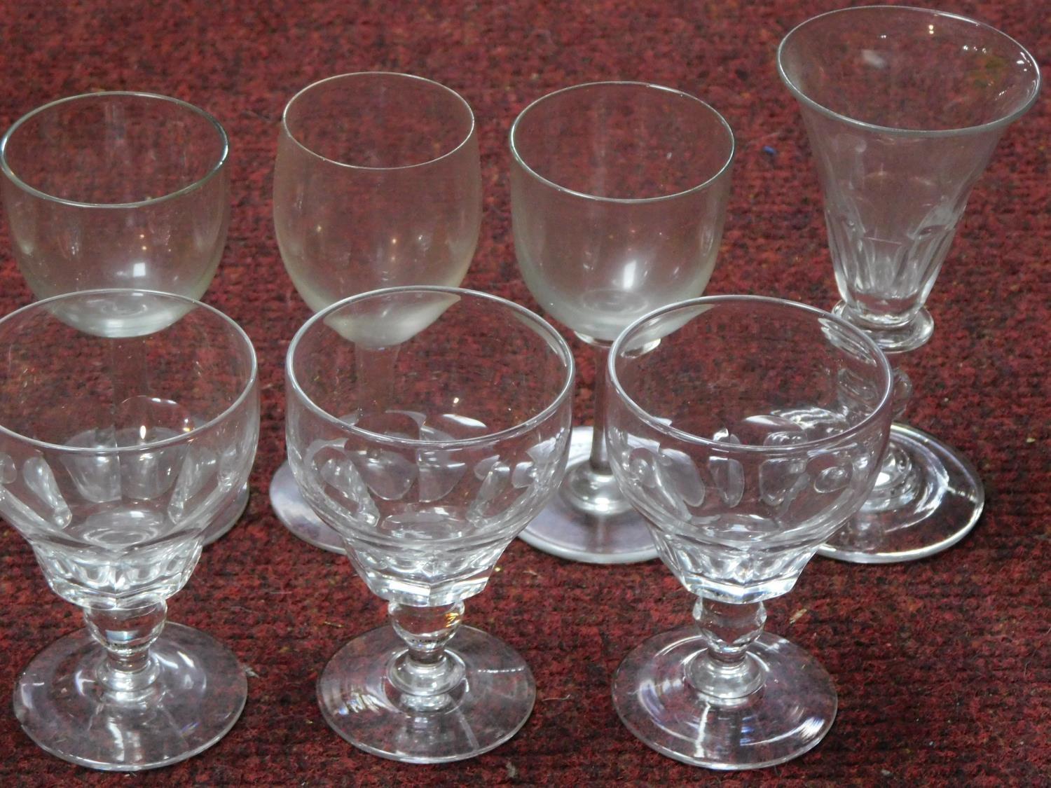 A collection of nineteen antique and vintage blown glass glasses. Including a set of four faceted - Image 4 of 5