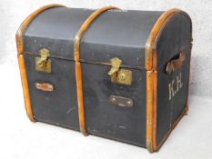 An antique teak and brass bound steamer trunk with twin leather carrying handles. H.62 W.80 D.53cm