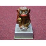 A vintage painted tin plate monkey light, it's eyes light up and is battery powered. H.12cm
