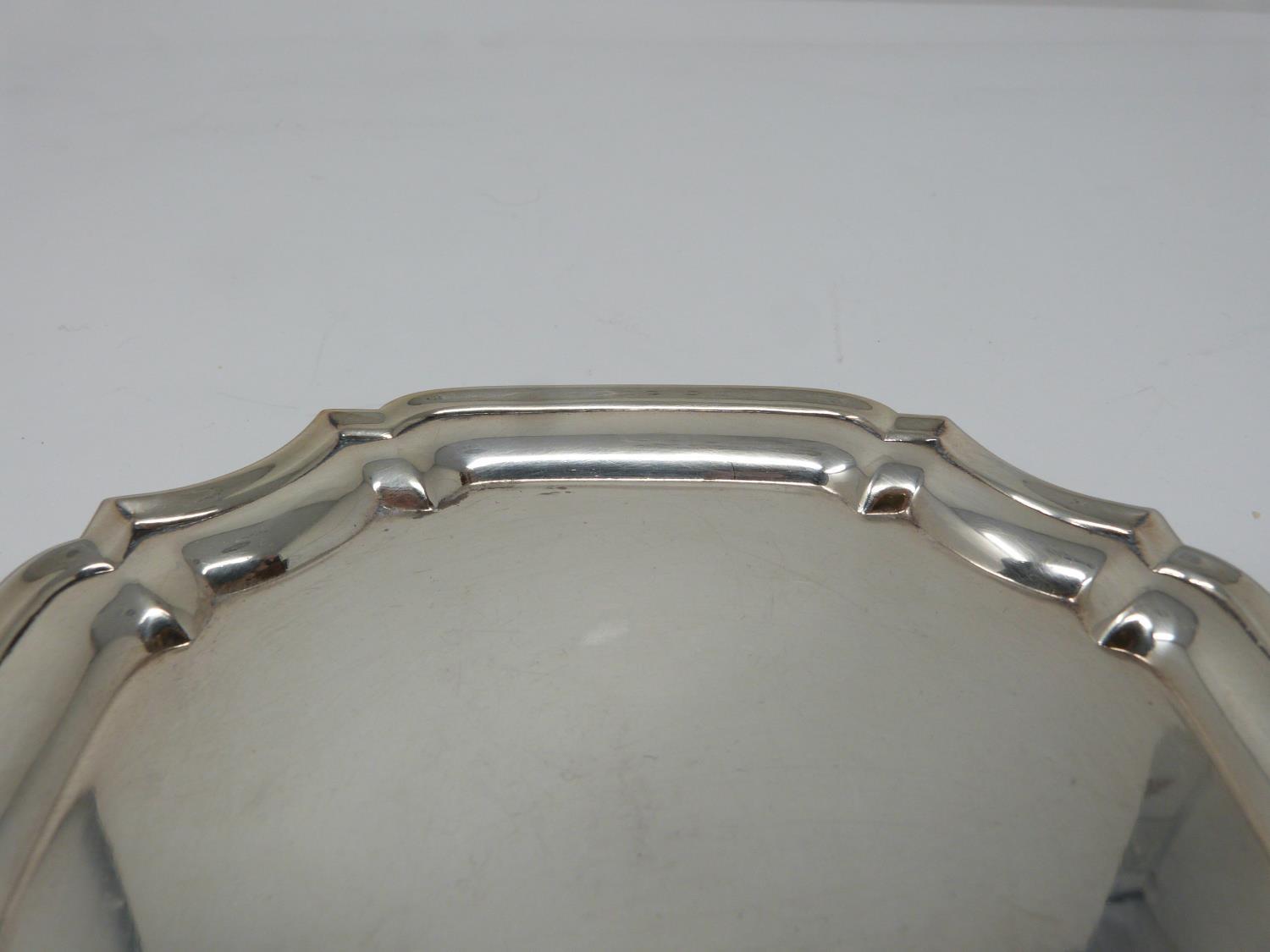 An octagonal silver four footed mint dish. With ball and claw form feet. Hallmarked FLR. Diameter - Image 6 of 6