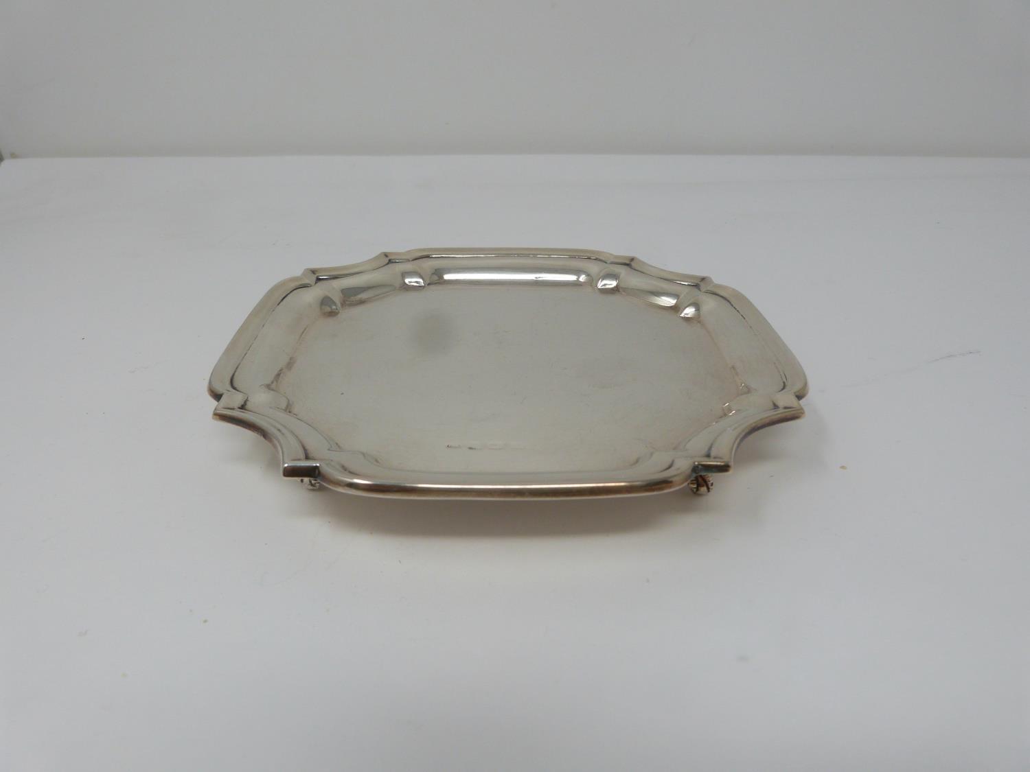 An octagonal silver four footed mint dish. With ball and claw form feet. Hallmarked FLR. Diameter - Image 2 of 6