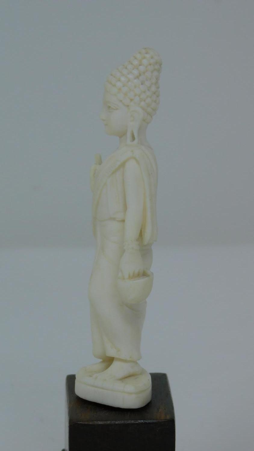 Two antique ivory carved statues, one of the buddha and one of a Hindu deity depicted holding a - Image 6 of 11