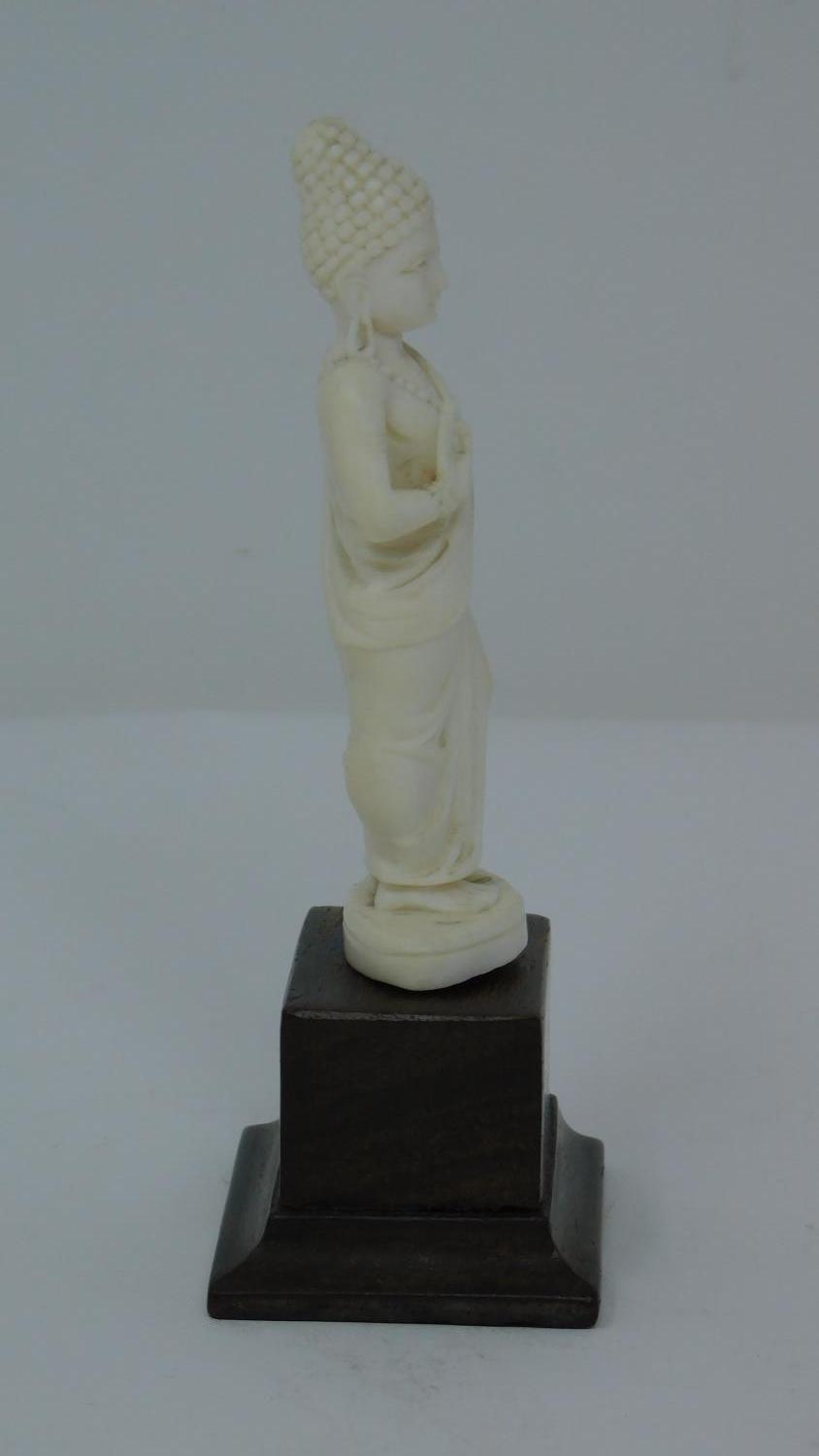 Two antique ivory carved statues, one of the buddha and one of a Hindu deity depicted holding a - Image 4 of 11