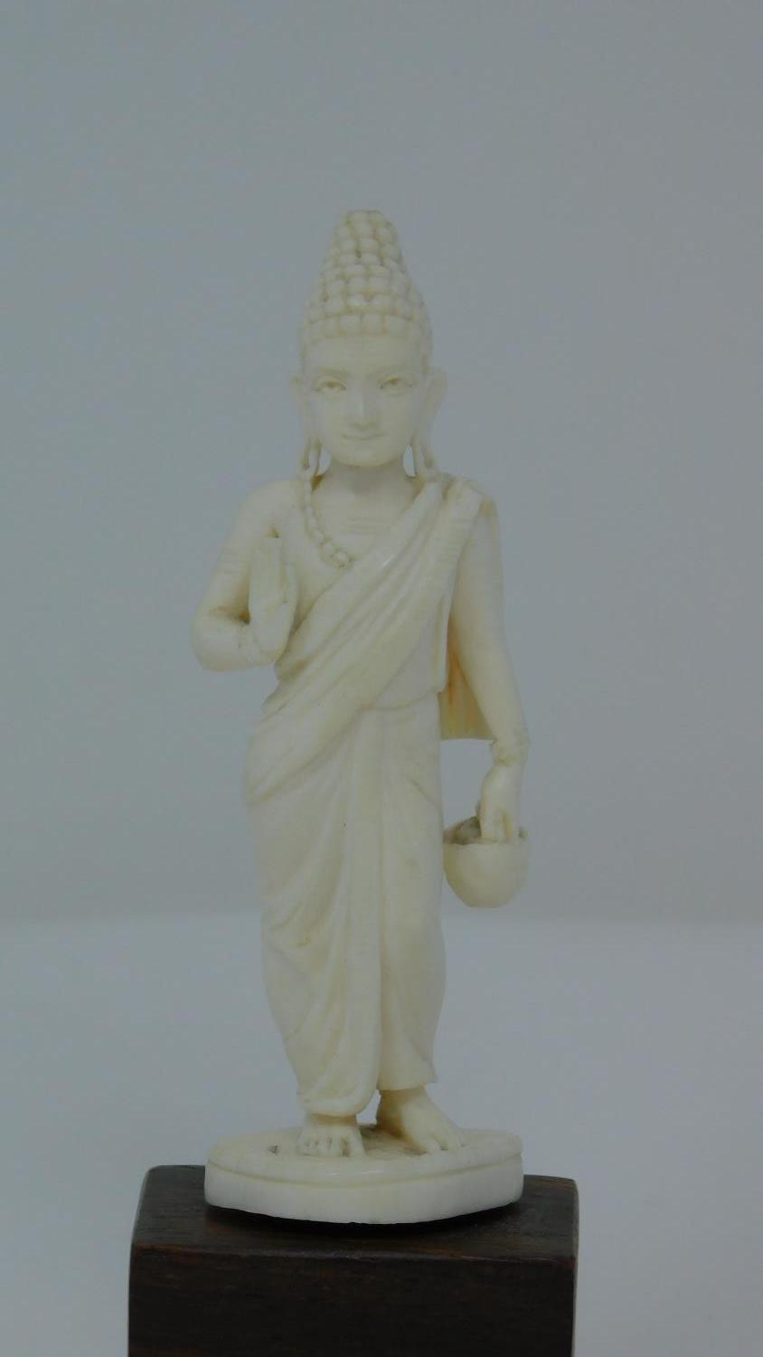 Two antique ivory carved statues, one of the buddha and one of a Hindu deity depicted holding a - Image 3 of 11