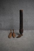 A vintage cobblers shoe last (H.60cm) and a pair of vintage shoe trees, size 6