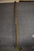 A long giltwood curtain pole with turned spherical finials. (with fixing brackets) L.250cm