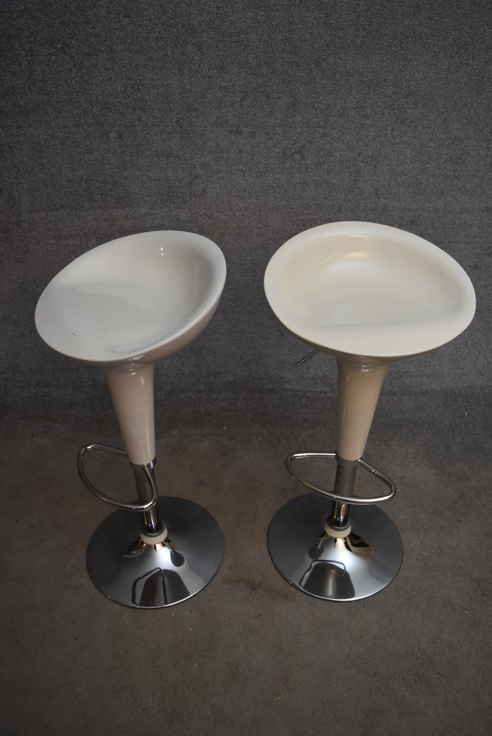 A pair of moulded adjustable high stools on chrome platform bases. H.85cm - Image 3 of 3