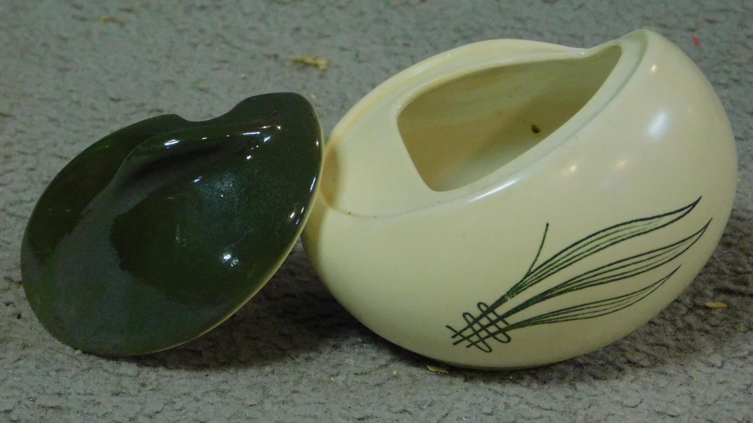 A miscellaneous collection of ceramic items. Including a pair of Royal Doulton flambe glaze seated - Image 7 of 7