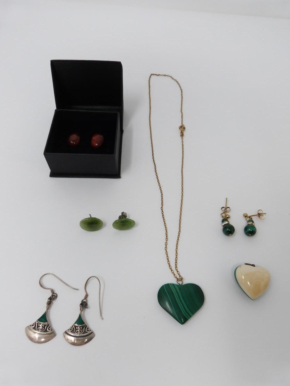 A collection of antique and vintage jewellery. Including a carved and polished heart shaped