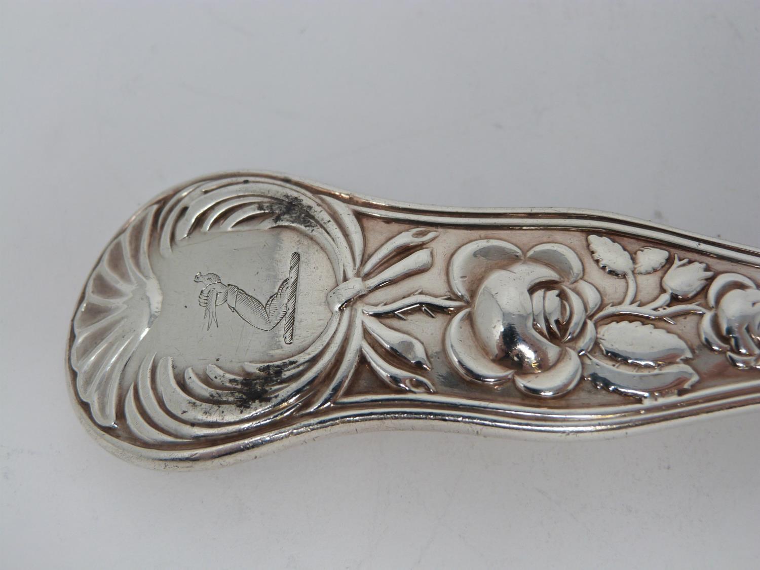 An early Victorian sterling silver soup ladle. Hallmarked: HI IL for John & Henry Lias, London 1845. - Image 8 of 8