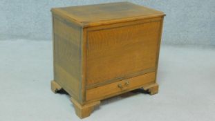 A Victorian style oak sewing box with lift up top and drawer fitted to base. H.50 W.53 D.36cm