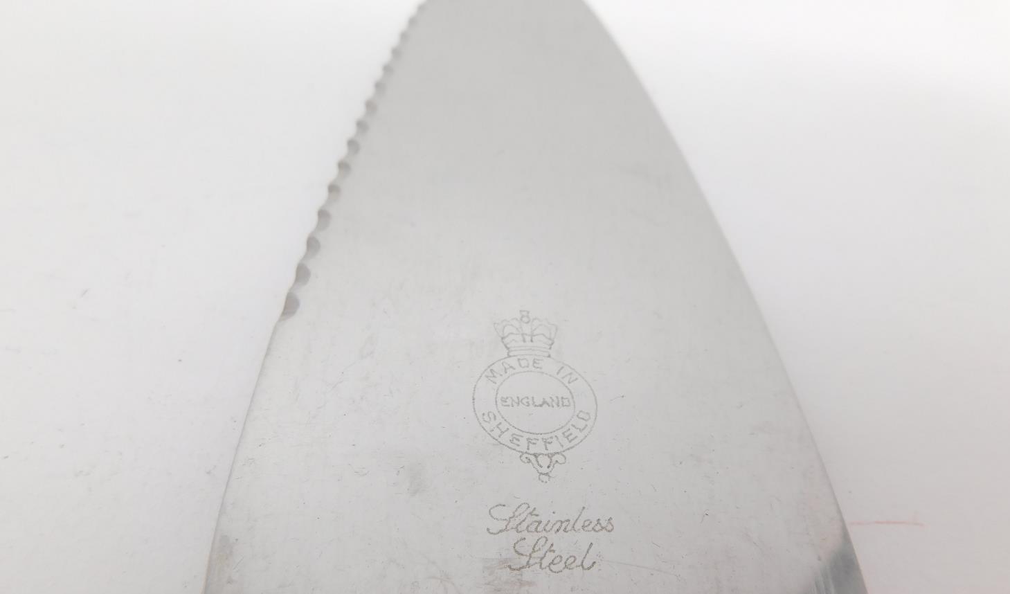 A collection of silver cutlery. Inlcuding a Georgian pierced foliate design fish slice, - Image 16 of 17