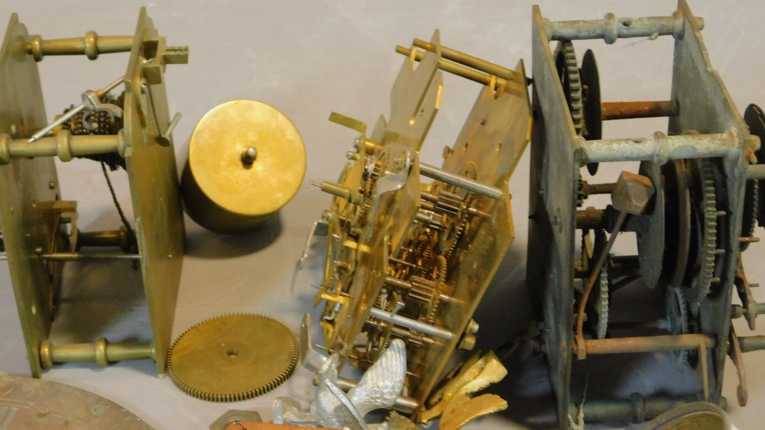 A collection of antique clock parts including clock movements, various clock dials and faces, a - Image 6 of 7