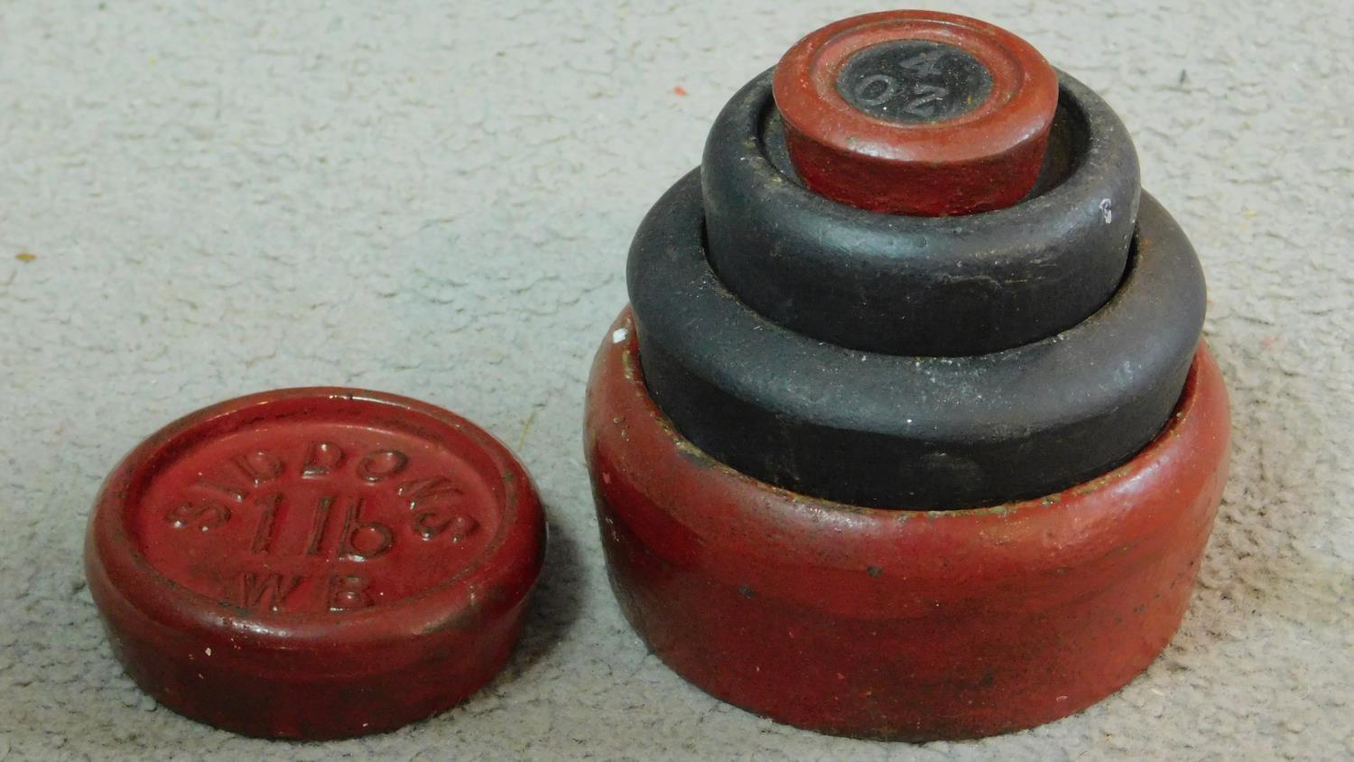 A set of C.W. Brecknell Ltd of Birmingham vintage red painted iron weighing scales with weights. - Image 4 of 4