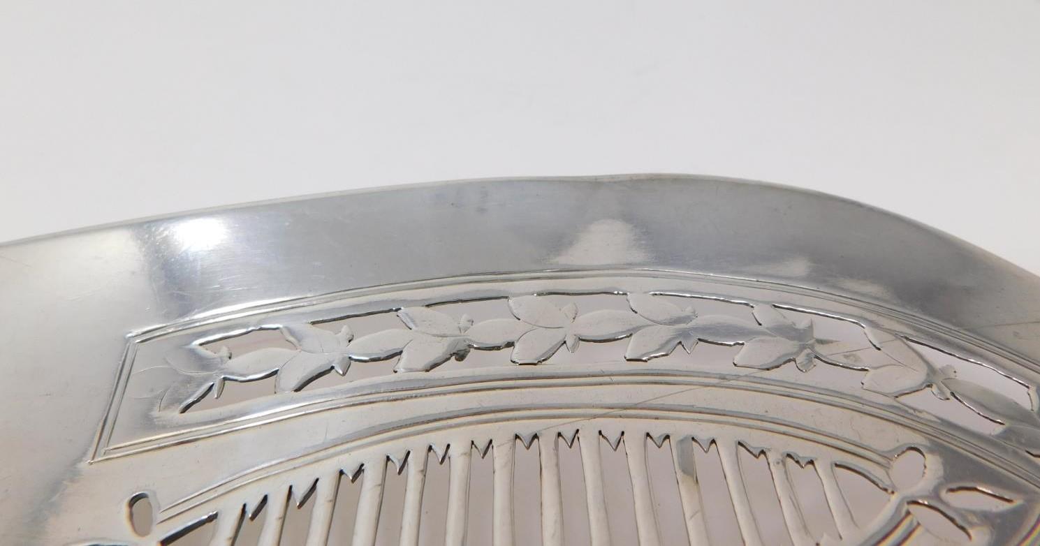 A collection of silver cutlery. Inlcuding a Georgian pierced foliate design fish slice, - Image 10 of 17
